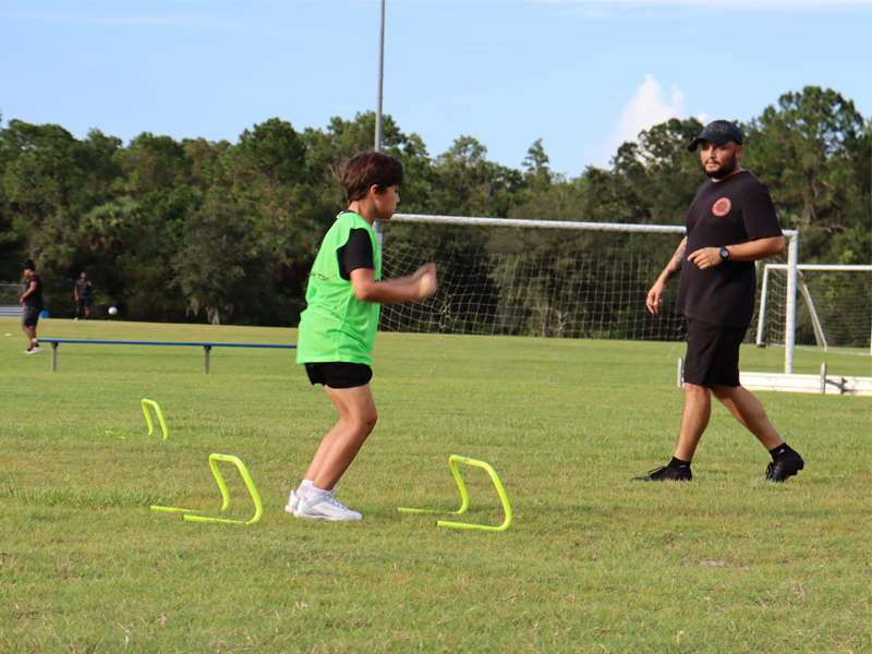 CĂłmo mejorar la velocidad en fĂştbol base con pliometrĂa: guĂa práctica para entrenadores y padres
